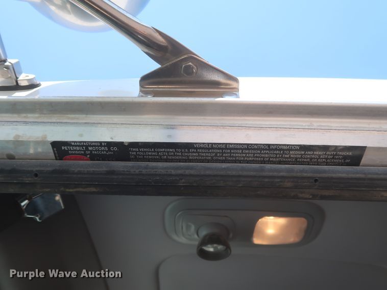 image for item DJ1752 2015 Peterbilt 389  semi truck