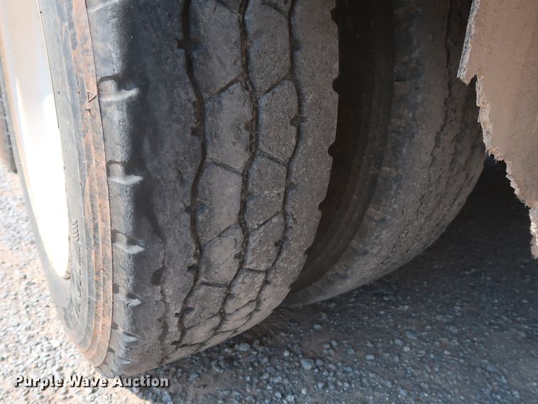 image for item DJ1753 2014 Viking VFD46R16F40T drop deck equipment trailer