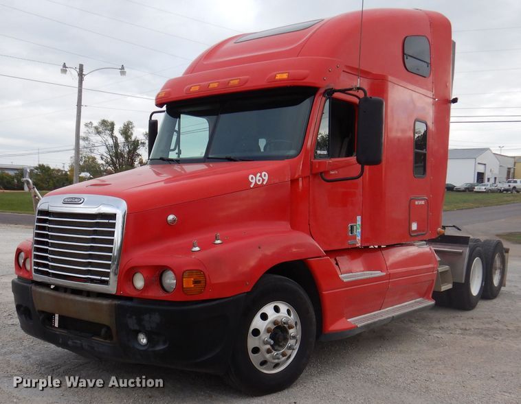 image for item DY9548 2007 Freightliner Century Class  semi truck