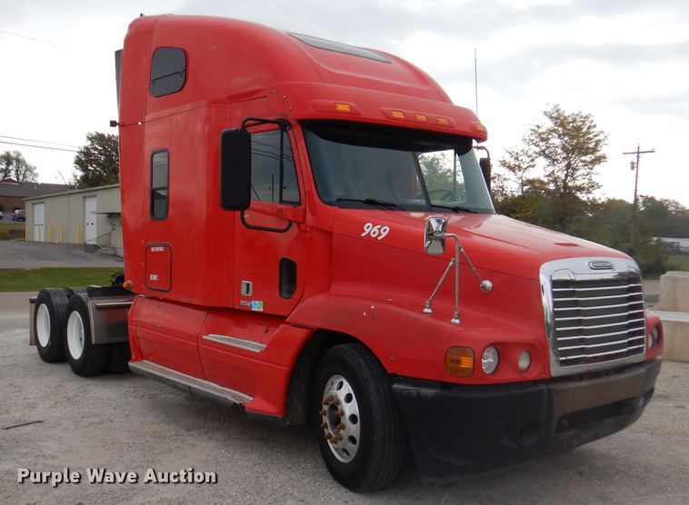 image for item DY9548 2007 Freightliner Century Class  semi truck