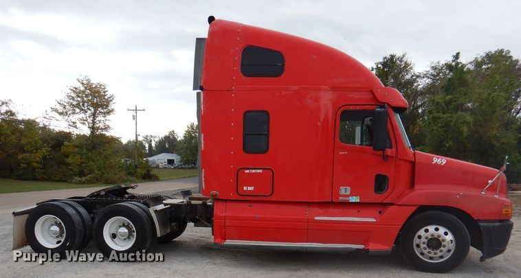image for item DY9548 2007 Freightliner Century Class  semi truck