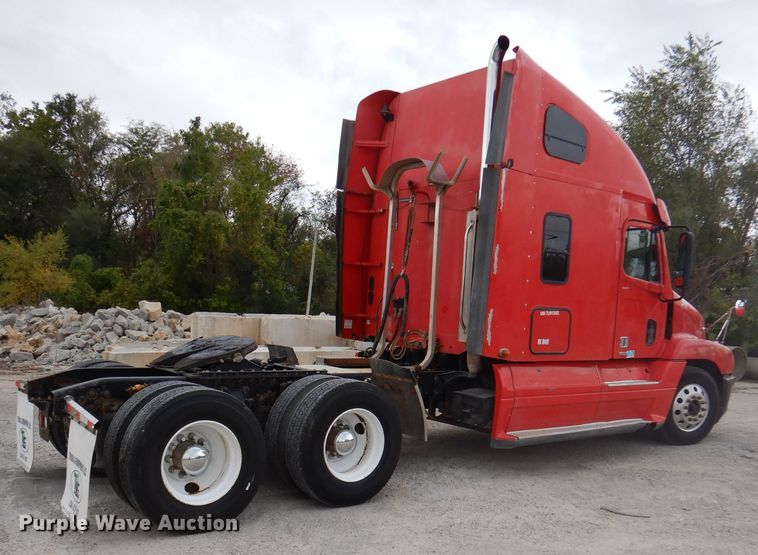 image for item DY9548 2007 Freightliner Century Class  semi truck