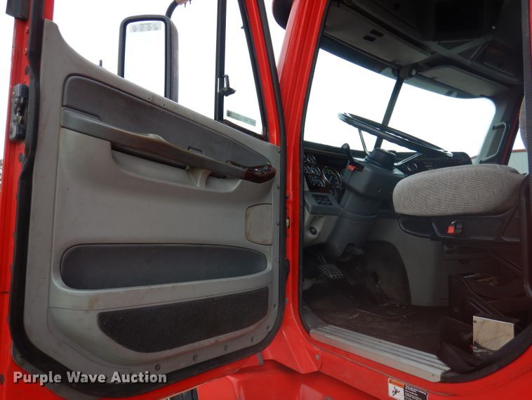 image for item DY9548 2007 Freightliner Century Class  semi truck