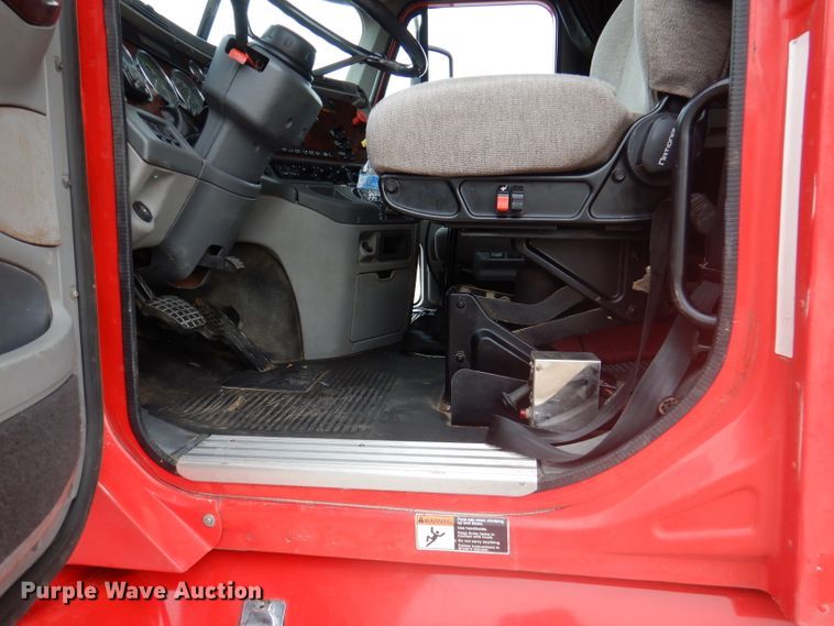 image for item DY9548 2007 Freightliner Century Class  semi truck