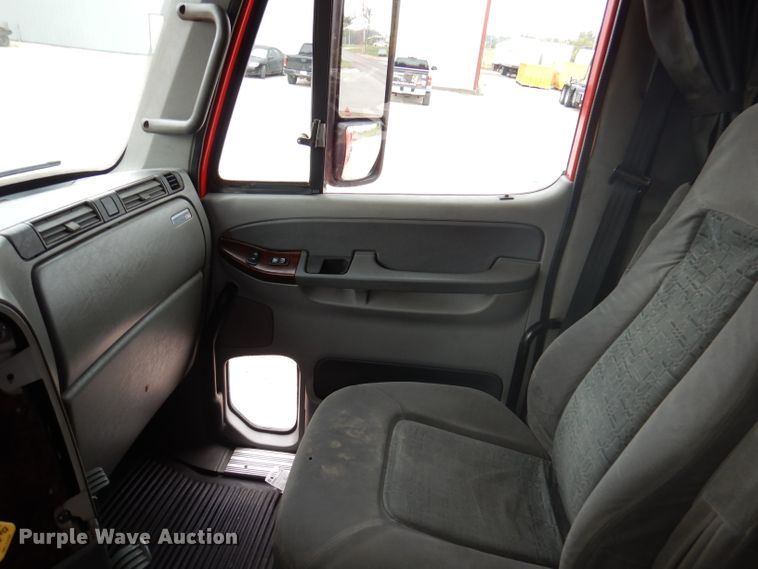 image for item DY9548 2007 Freightliner Century Class  semi truck