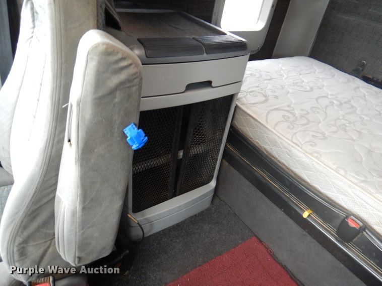 image for item DY9548 2007 Freightliner Century Class  semi truck