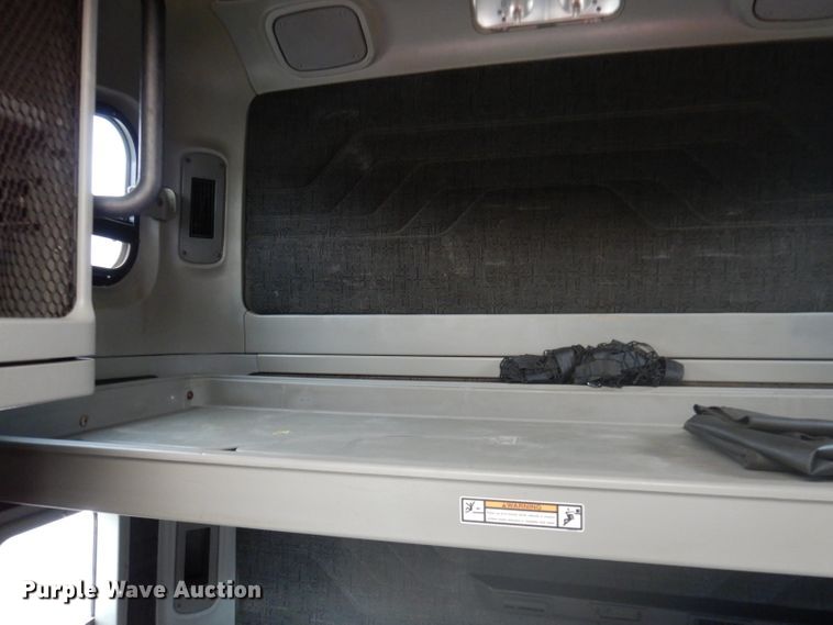 image for item DY9548 2007 Freightliner Century Class  semi truck