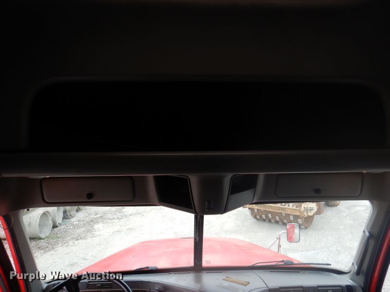 image for item DY9548 2007 Freightliner Century Class  semi truck