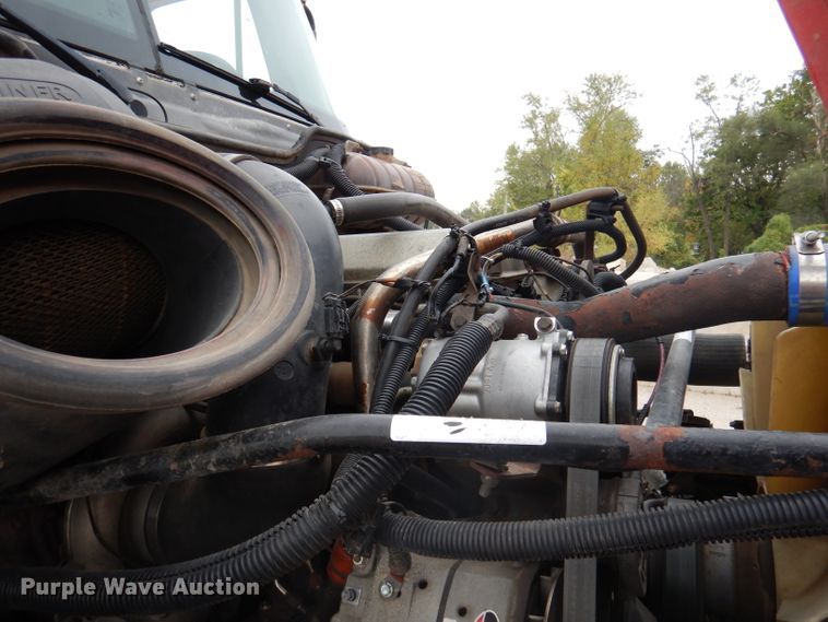 image for item DY9548 2007 Freightliner Century Class  semi truck