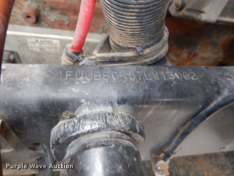 image for item DY9548 2007 Freightliner Century Class  semi truck