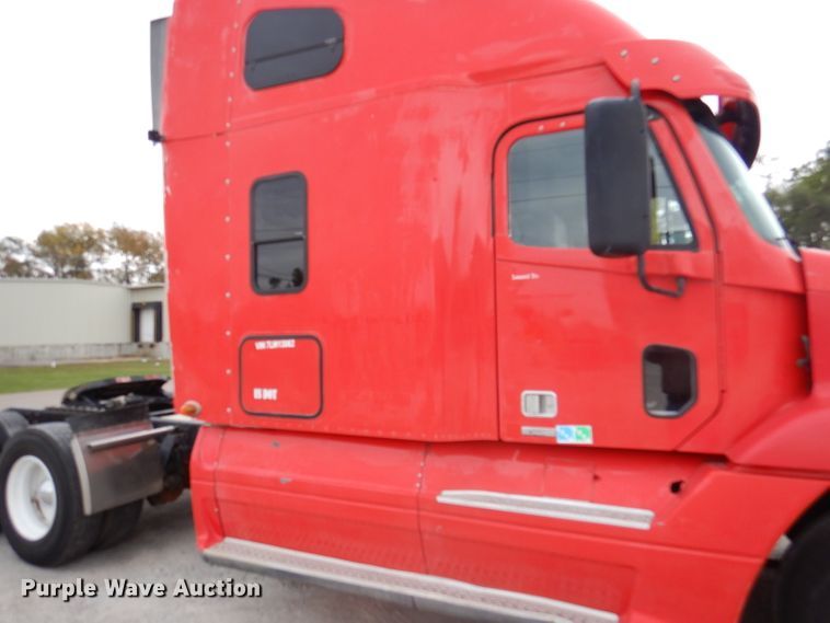 image for item DY9548 2007 Freightliner Century Class  semi truck