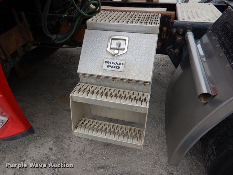 image for item DY9548 2007 Freightliner Century Class  semi truck