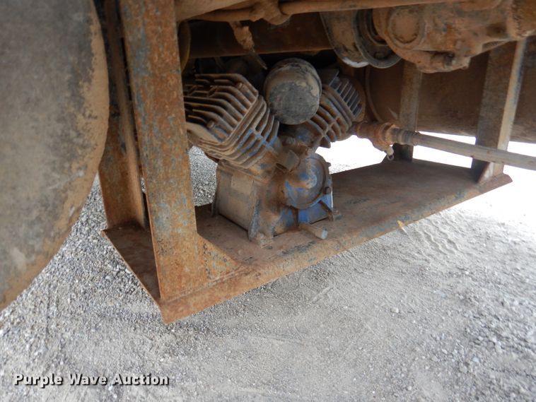 image for item DY9548 2007 Freightliner Century Class  semi truck