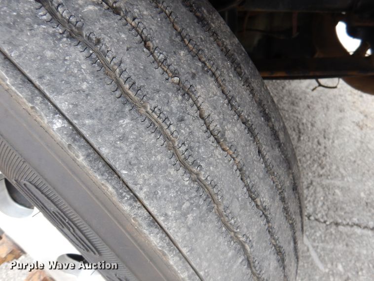 image for item DY9548 2007 Freightliner Century Class  semi truck