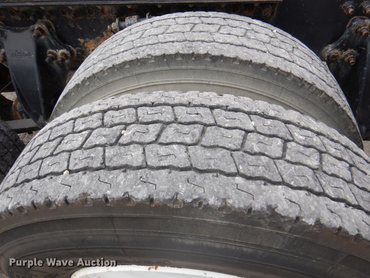 image for item DY9548 2007 Freightliner Century Class  semi truck