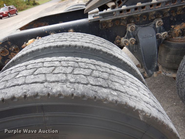 image for item DY9548 2007 Freightliner Century Class  semi truck