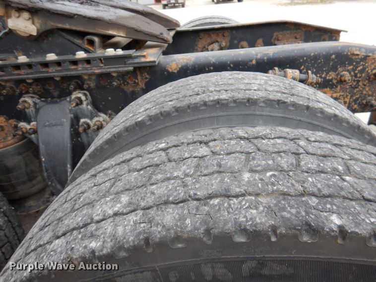 image for item DY9548 2007 Freightliner Century Class  semi truck