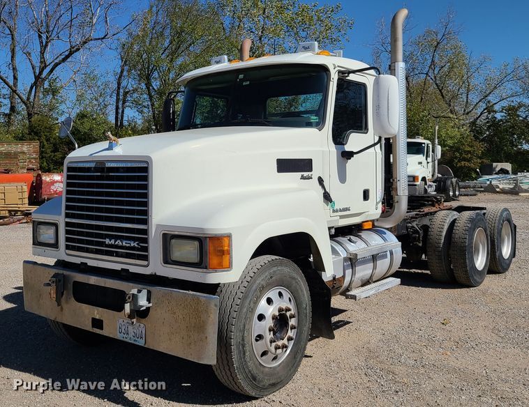 image for item EL9505 2010 Mack CHU semi truck