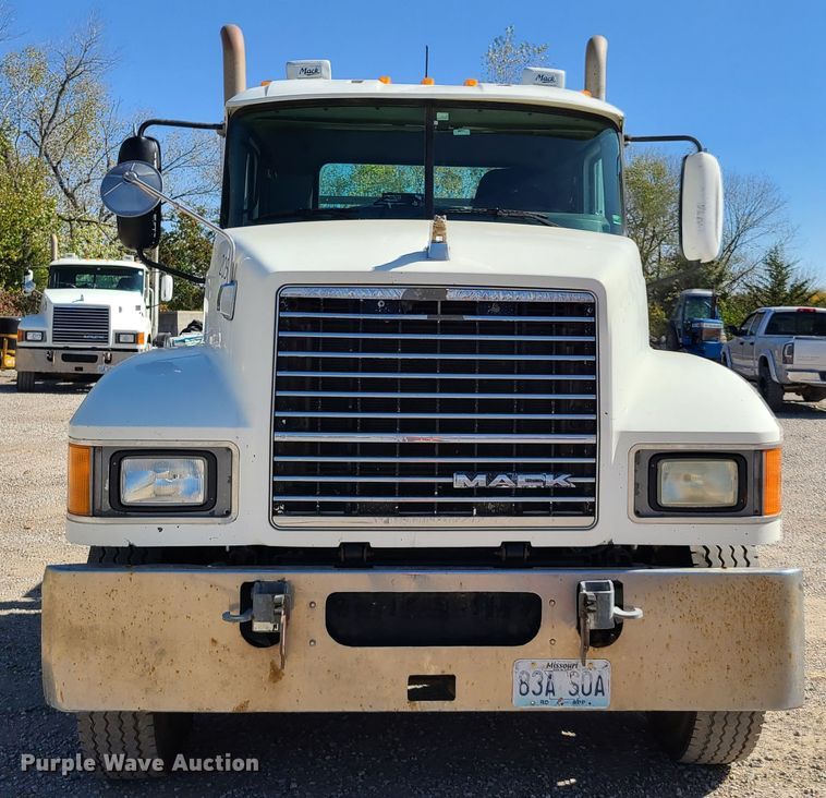 image for item EL9505 2010 Mack CHU semi truck
