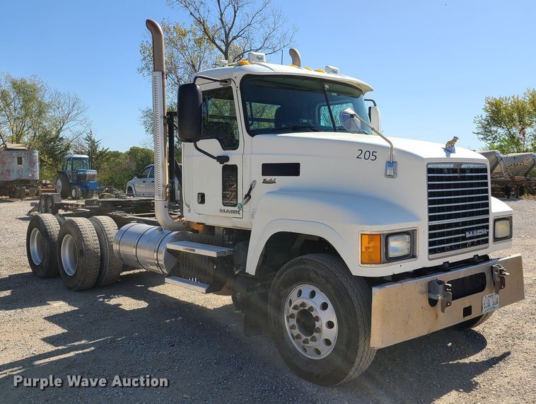 image for item EL9505 2010 Mack CHU semi truck