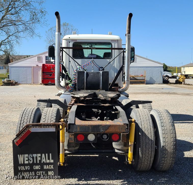 image for item EL9505 2010 Mack CHU semi truck