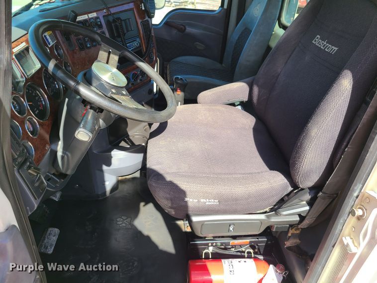 image for item EL9505 2010 Mack CHU semi truck