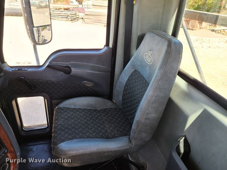 image for item EL9505 2010 Mack CHU semi truck