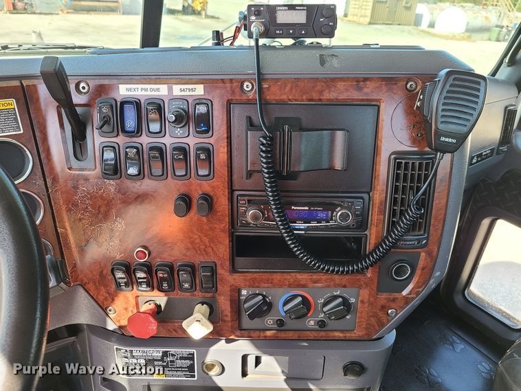 image for item EL9505 2010 Mack CHU semi truck