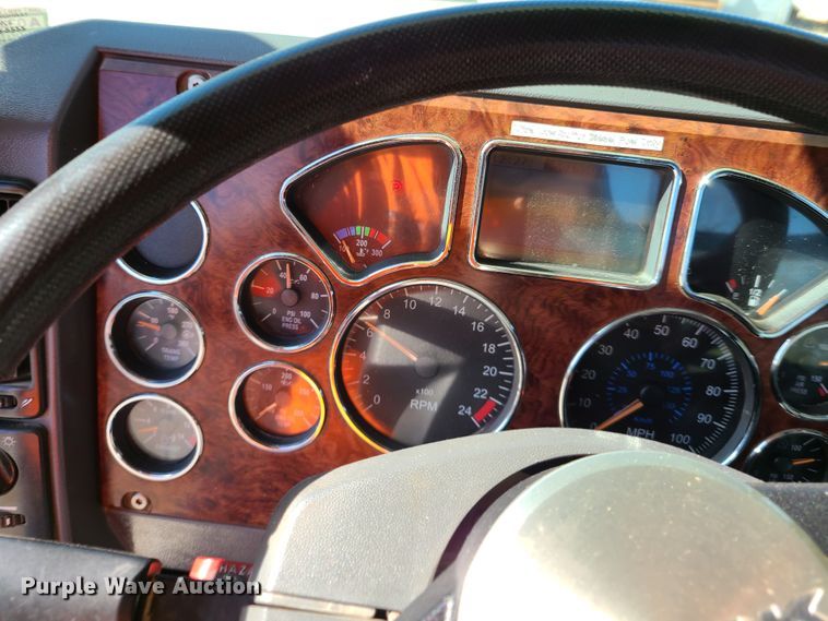 image for item EL9505 2010 Mack CHU semi truck