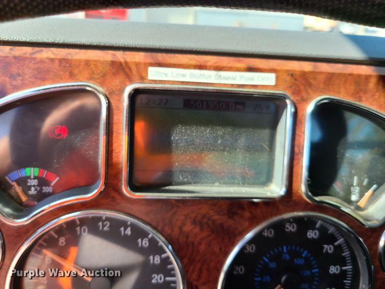 image for item EL9505 2010 Mack CHU semi truck