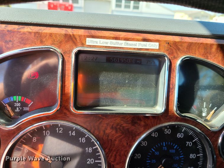 image for item EL9505 2010 Mack CHU semi truck