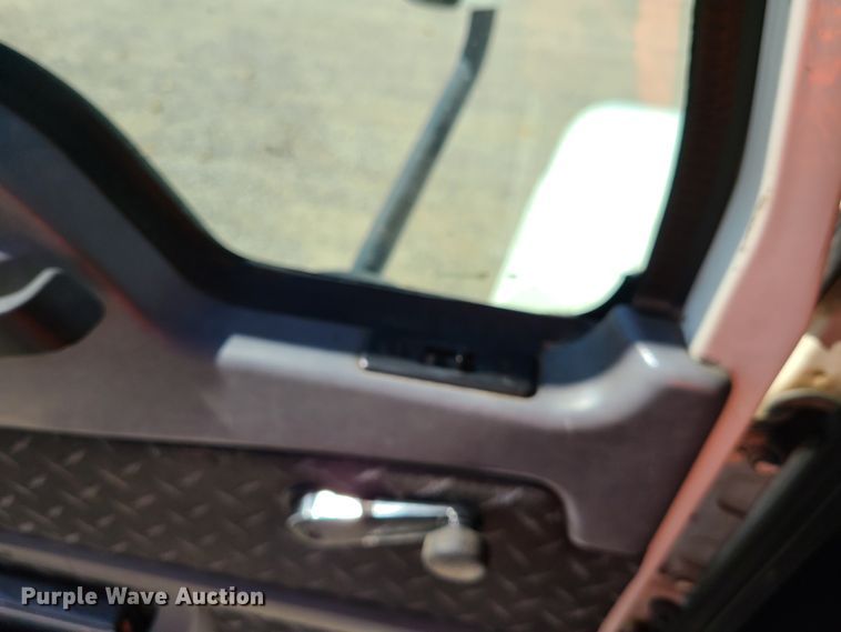 image for item EL9505 2010 Mack CHU semi truck