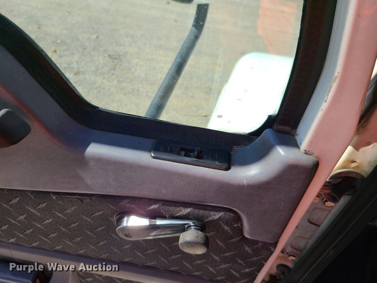 image for item EL9505 2010 Mack CHU semi truck