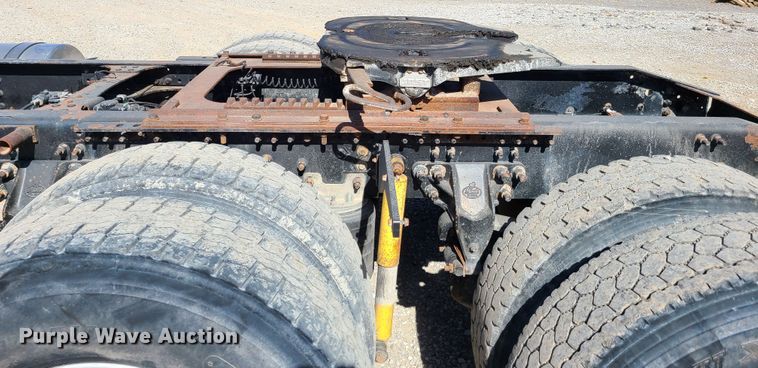 image for item EL9505 2010 Mack CHU semi truck