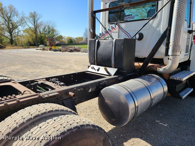 image for item EL9505 2010 Mack CHU semi truck