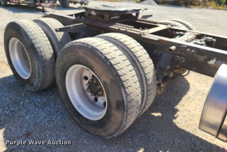 image for item EL9505 2010 Mack CHU semi truck