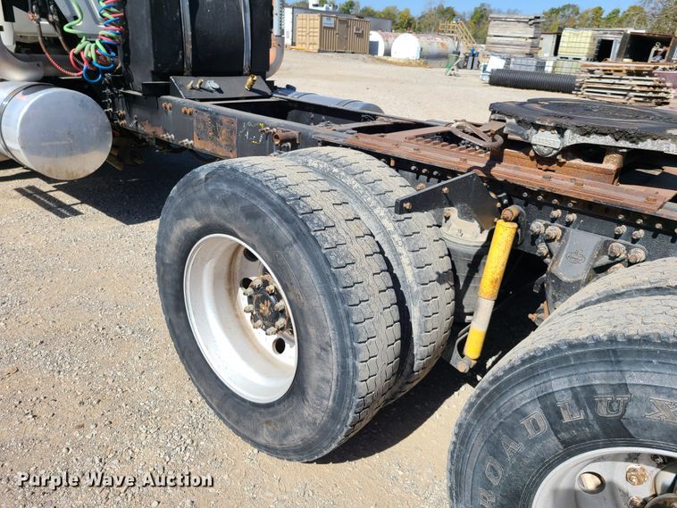 image for item EL9505 2010 Mack CHU semi truck