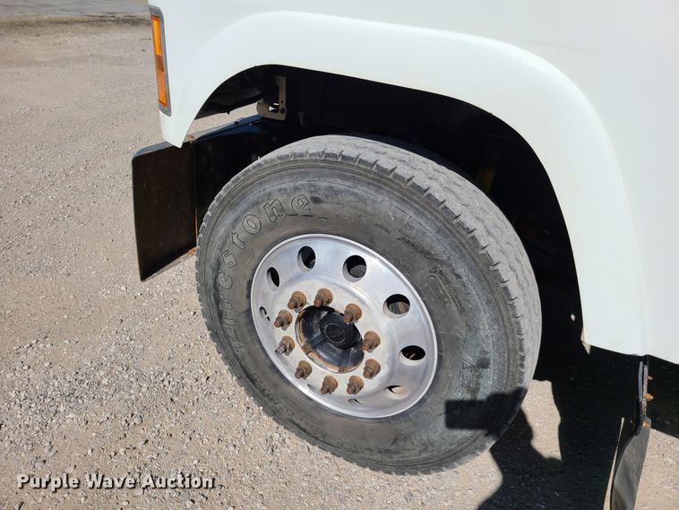 image for item EL9505 2010 Mack CHU semi truck