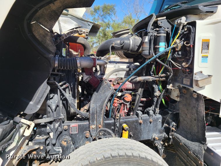 image for item EL9505 2010 Mack CHU semi truck