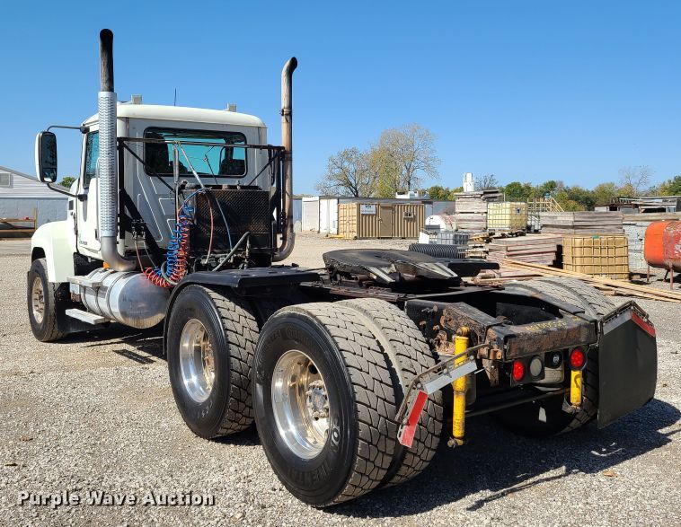 image for item EL9506 2010 Mack CHU  semi truck