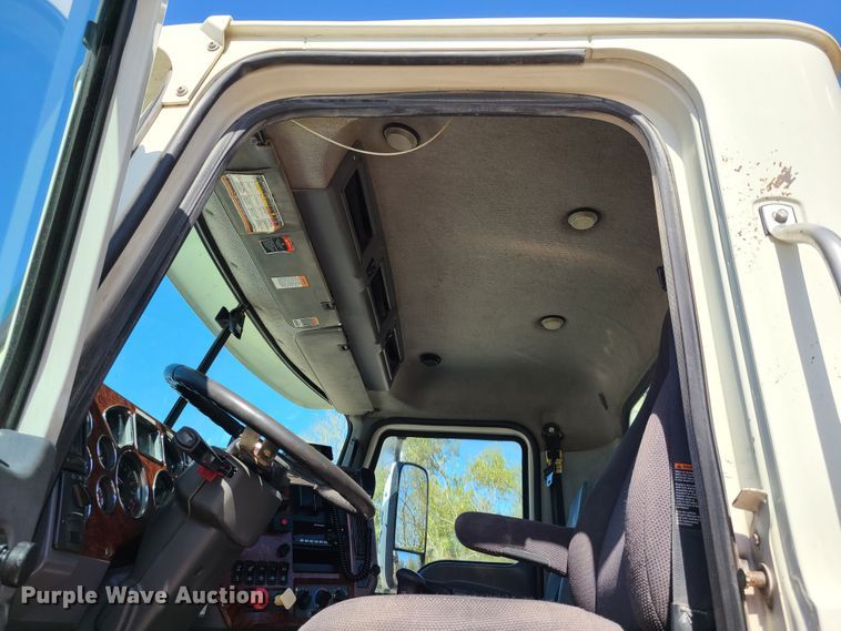 image for item EL9506 2010 Mack CHU  semi truck