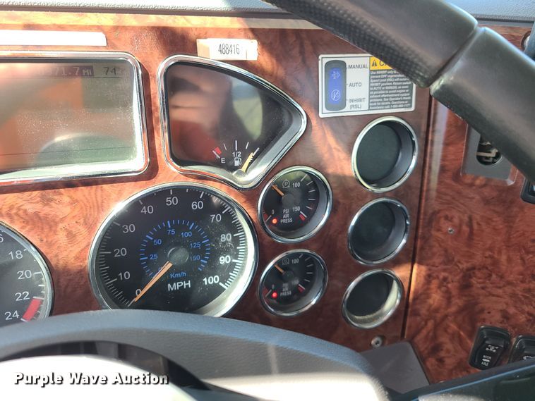 image for item EL9506 2010 Mack CHU  semi truck