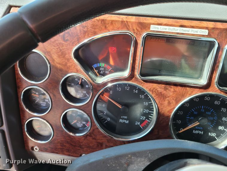 image for item EL9506 2010 Mack CHU  semi truck