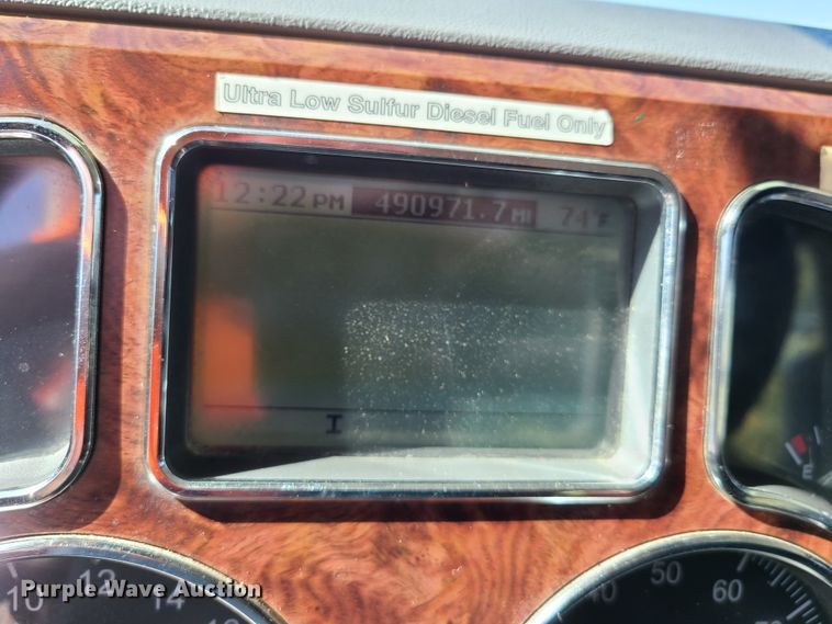 image for item EL9506 2010 Mack CHU  semi truck