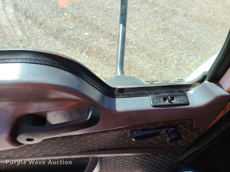 image for item EL9506 2010 Mack CHU  semi truck