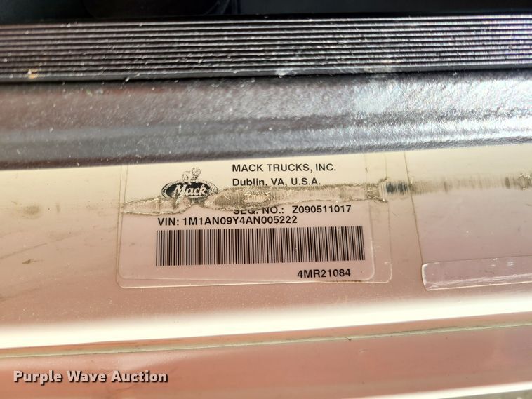 image for item EL9506 2010 Mack CHU  semi truck