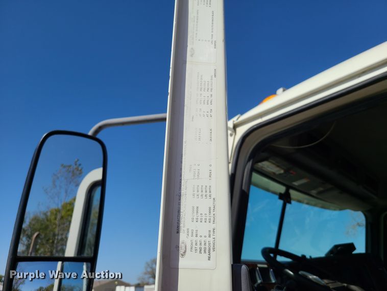 image for item EL9506 2010 Mack CHU  semi truck