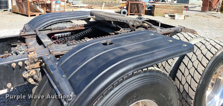 image for item EL9506 2010 Mack CHU  semi truck