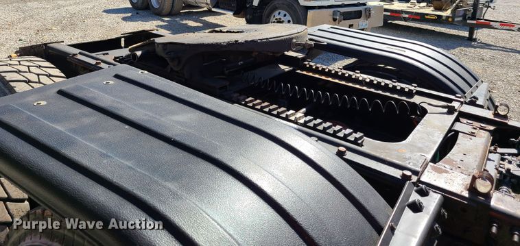 image for item EL9506 2010 Mack CHU  semi truck