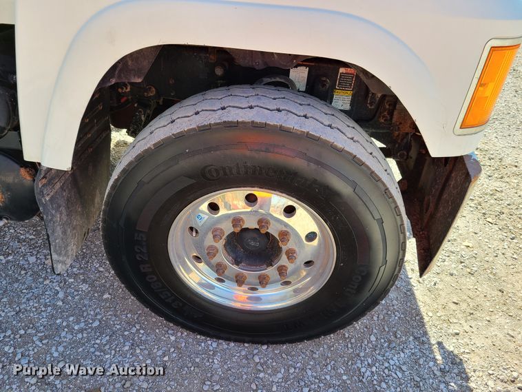 image for item EL9506 2010 Mack CHU  semi truck